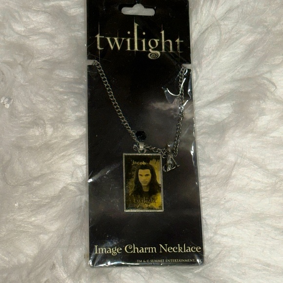 Twilight Jacob Dog Tag Necklace Team Jacob Wolf NWT - Picture 1 of 8